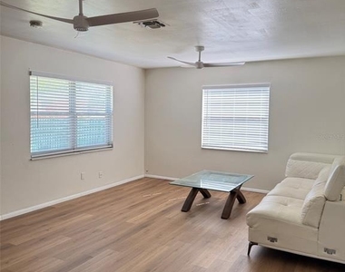 3218 68th Avenue N - Photo Thumbnail 10