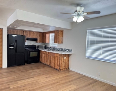 3218 68th Avenue N - Photo Thumbnail 17