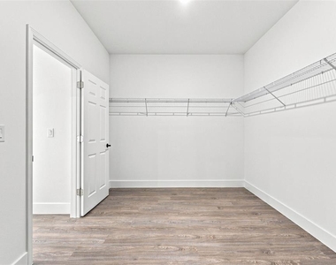 143 W Gondolier Place - Photo Thumbnail 33