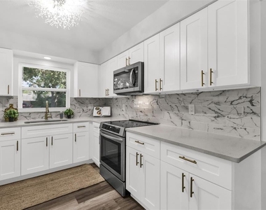274 N Ranger Boulevard - Photo Thumbnail 10