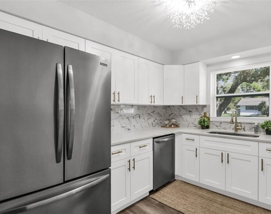 274 N Ranger Boulevard - Photo Thumbnail 11