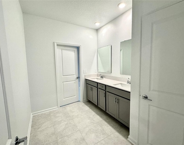 2892 Armstrong Avenue - Photo Thumbnail 18