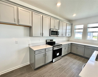 2892 Armstrong Avenue - Photo Thumbnail 9