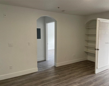 822 Camargo Way - Photo Thumbnail 11