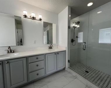 1831 Abbots Hill Drive - Photo Thumbnail 13