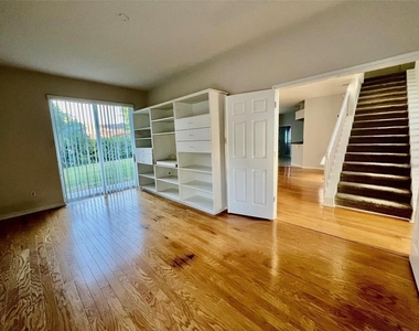 1831 Abbots Hill Drive - Photo Thumbnail 3