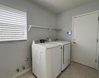 1831 Abbots Hill Drive - Photo Thumbnail 11