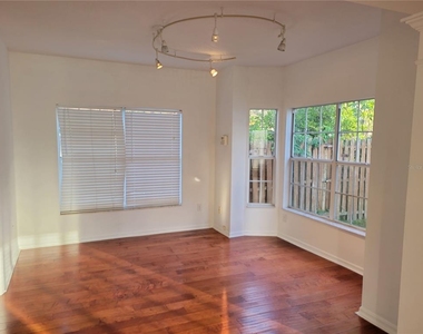 921 Beresford Way - Photo Thumbnail 4