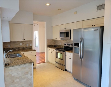 921 Beresford Way - Photo Thumbnail 3