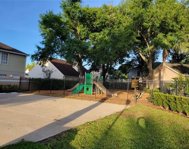 921 Beresford Way - Photo Thumbnail 17