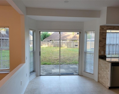 921 Beresford Way - Photo Thumbnail 6