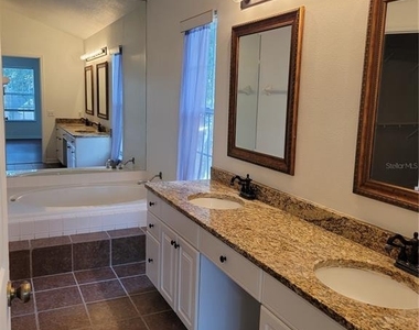 921 Beresford Way - Photo Thumbnail 13
