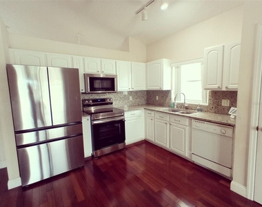 17411 Woodcrest Way - Photo Thumbnail 11