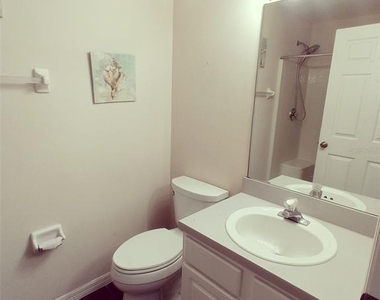 17411 Woodcrest Way - Photo Thumbnail 37