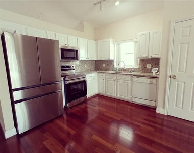 17411 Woodcrest Way - Photo Thumbnail 10