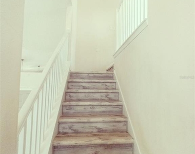 17411 Woodcrest Way - Photo Thumbnail 32