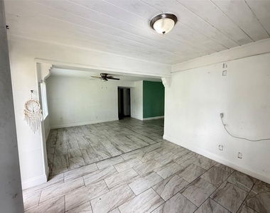 516 Avenue F Se - Photo Thumbnail 2