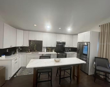 4 Cardinal Drive - Photo Thumbnail 2