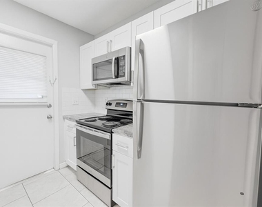5407 Hansel Avenue - Photo Thumbnail 8