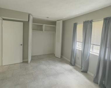 5407 Hansel Avenue - Photo Thumbnail 5