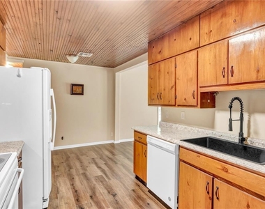 1840 Highland Park Road - Photo Thumbnail 3