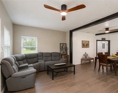2607 Ne 16th Avenue - Photo Thumbnail 2