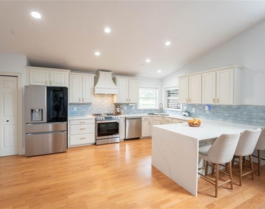 1621 Boulder Creek - Photo Thumbnail 3