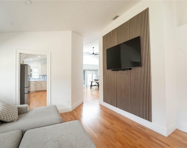 1621 Boulder Creek - Photo Thumbnail 9