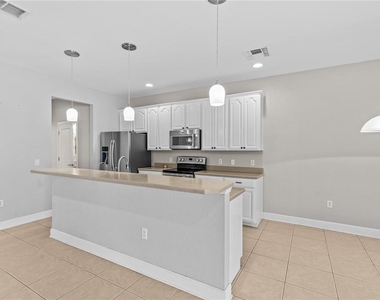 8302 Riverdale Lane - Photo Thumbnail 5
