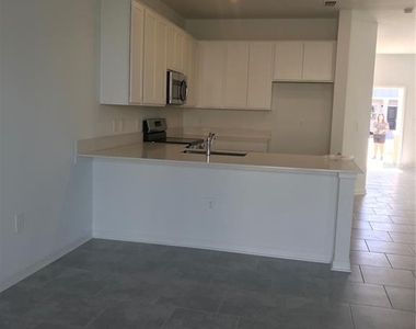 3007 Chantilly Drive - Photo Thumbnail 4