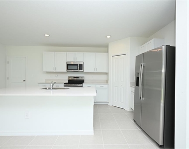 7847 Abagail Drive - Photo Thumbnail 4