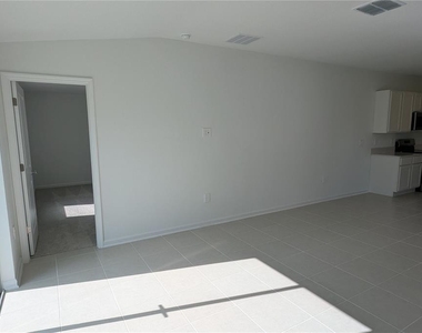 2175 Chris Drive - Photo Thumbnail 5