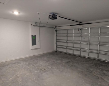 2175 Chris Drive - Photo Thumbnail 15