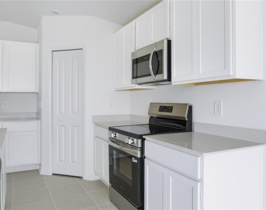 2406 Mckinley Drive - Photo Thumbnail 5