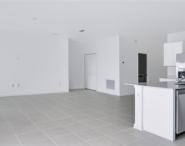 2406 Mckinley Drive - Photo Thumbnail 7