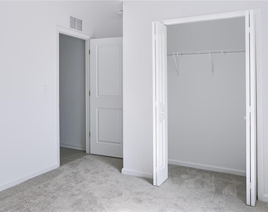 2406 Mckinley Drive - Photo Thumbnail 17