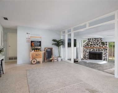 729 Nw 34th Street - Photo Thumbnail 3