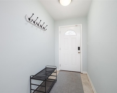 729 Nw 34th Street - Photo Thumbnail 2