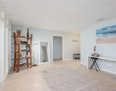729 Nw 34th Street - Photo Thumbnail 7