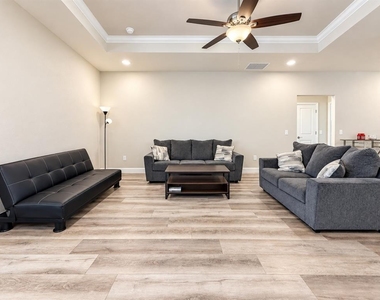 6737 Sw 13th Lane - Photo Thumbnail 1