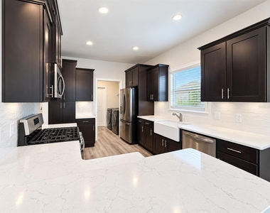 6737 Sw 13th Lane - Photo Thumbnail 3