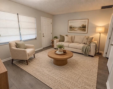 1408 Ne 25th Place - Photo Thumbnail 4