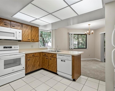 14 Oakmont Court - Photo Thumbnail 4