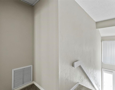 14 Oakmont Court - Photo Thumbnail 2