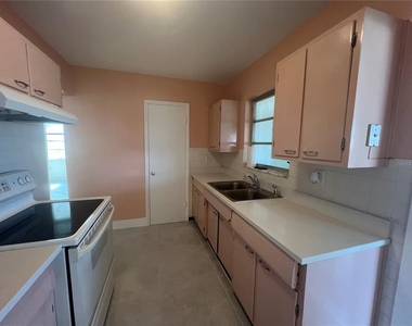21923 Buxton Avenue - Photo Thumbnail 4