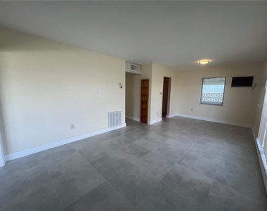 21923 Buxton Avenue - Photo Thumbnail 10