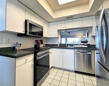 1155 Edgewater Circle - Photo Thumbnail 5
