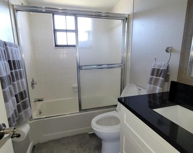19505 Quesada Avenue - Photo Thumbnail 9