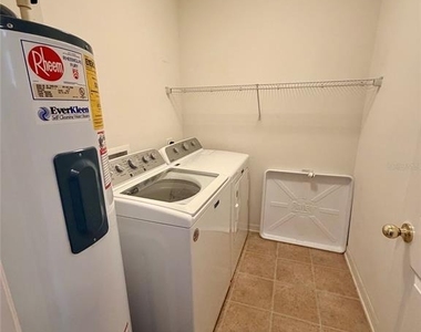 7326 Black Walnut Way - Photo Thumbnail 10