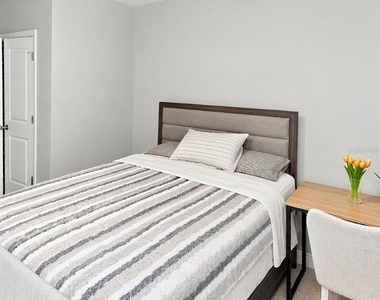 4416 Aqua Mirage Street - Photo Thumbnail 10